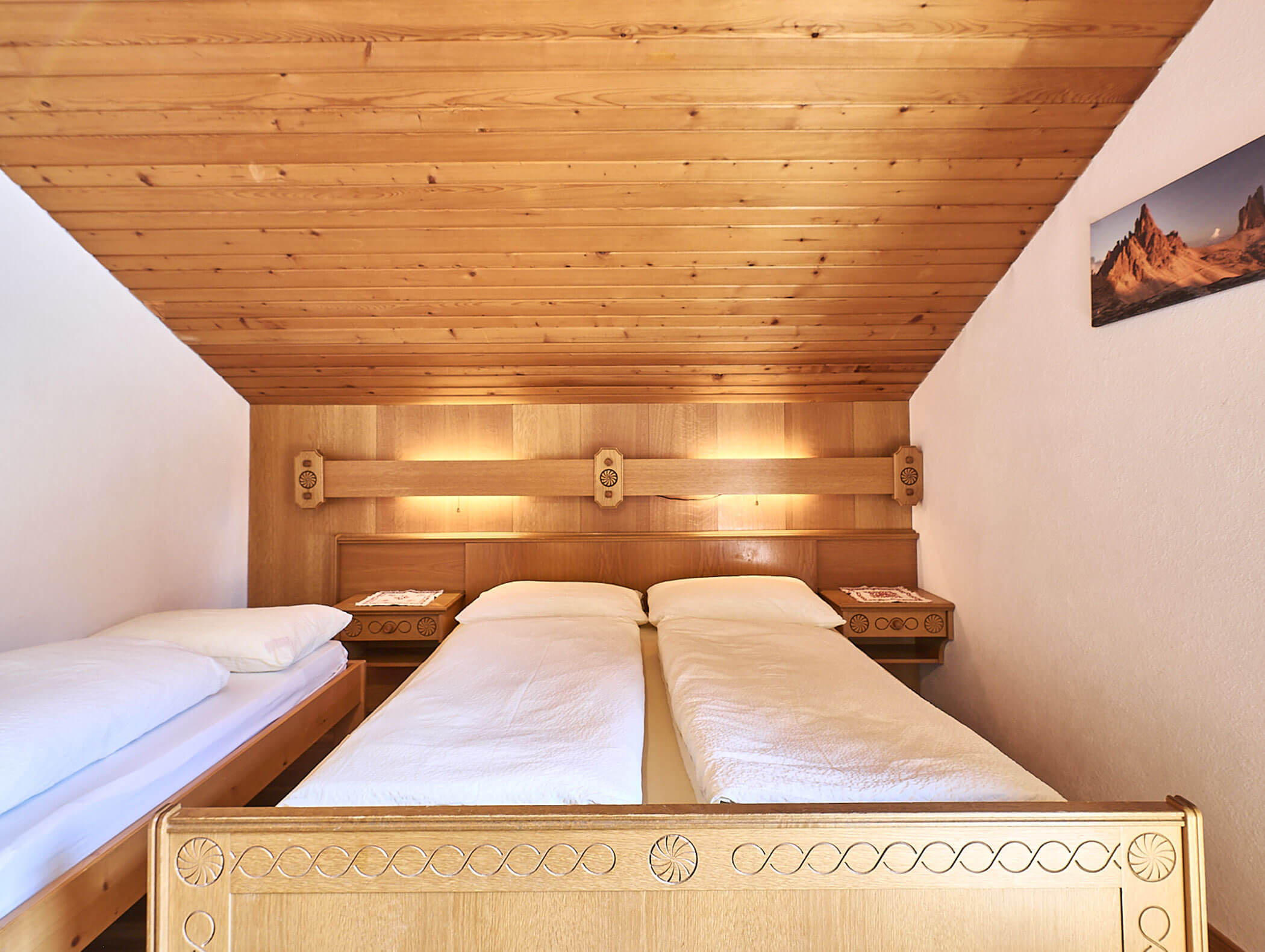 Einzelbett und Doppelbett im Apartment Gantkofel