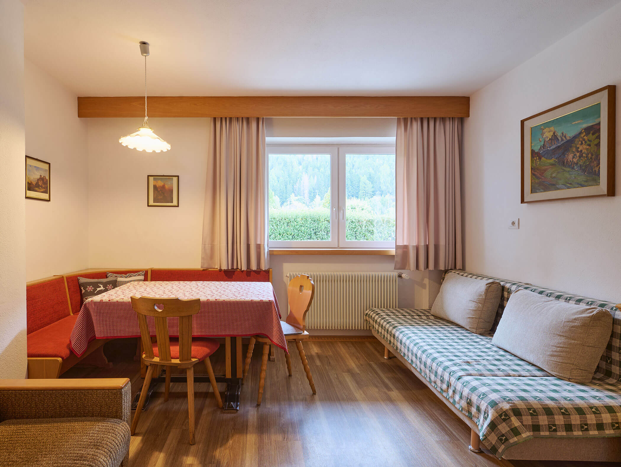 Eckbank und Sofa im Apartment Haunold