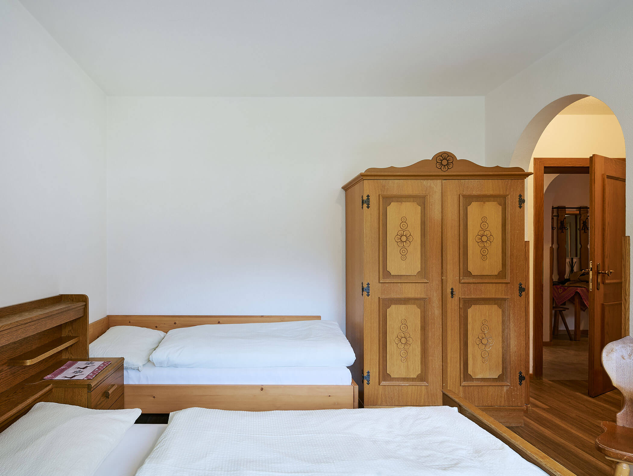 Doppelbett und Einzelbett im Apartment Haunold